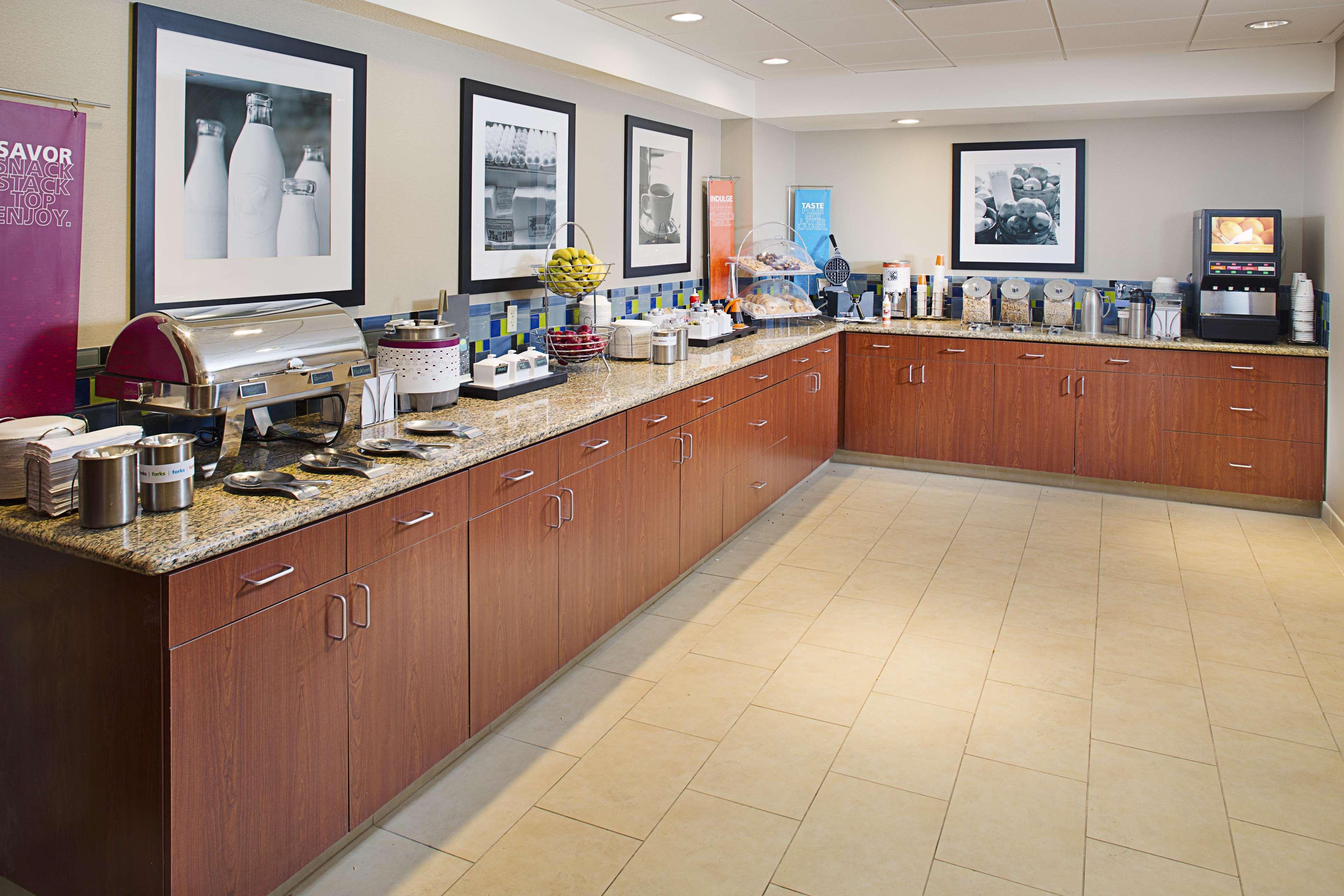 Hampton Inn & Suites Ланкастер Экстерьер фото