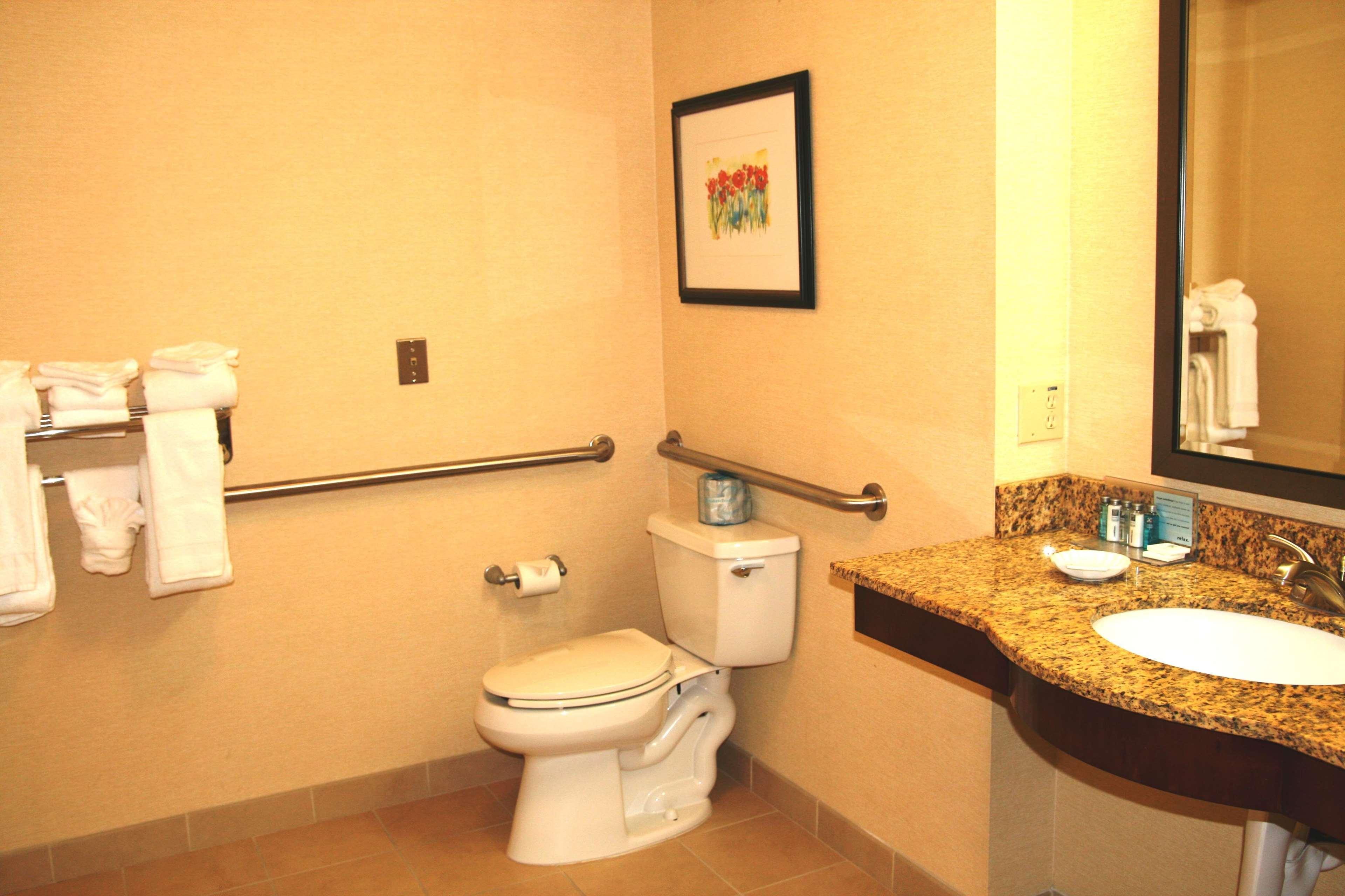 Hampton Inn & Suites Ланкастер Экстерьер фото