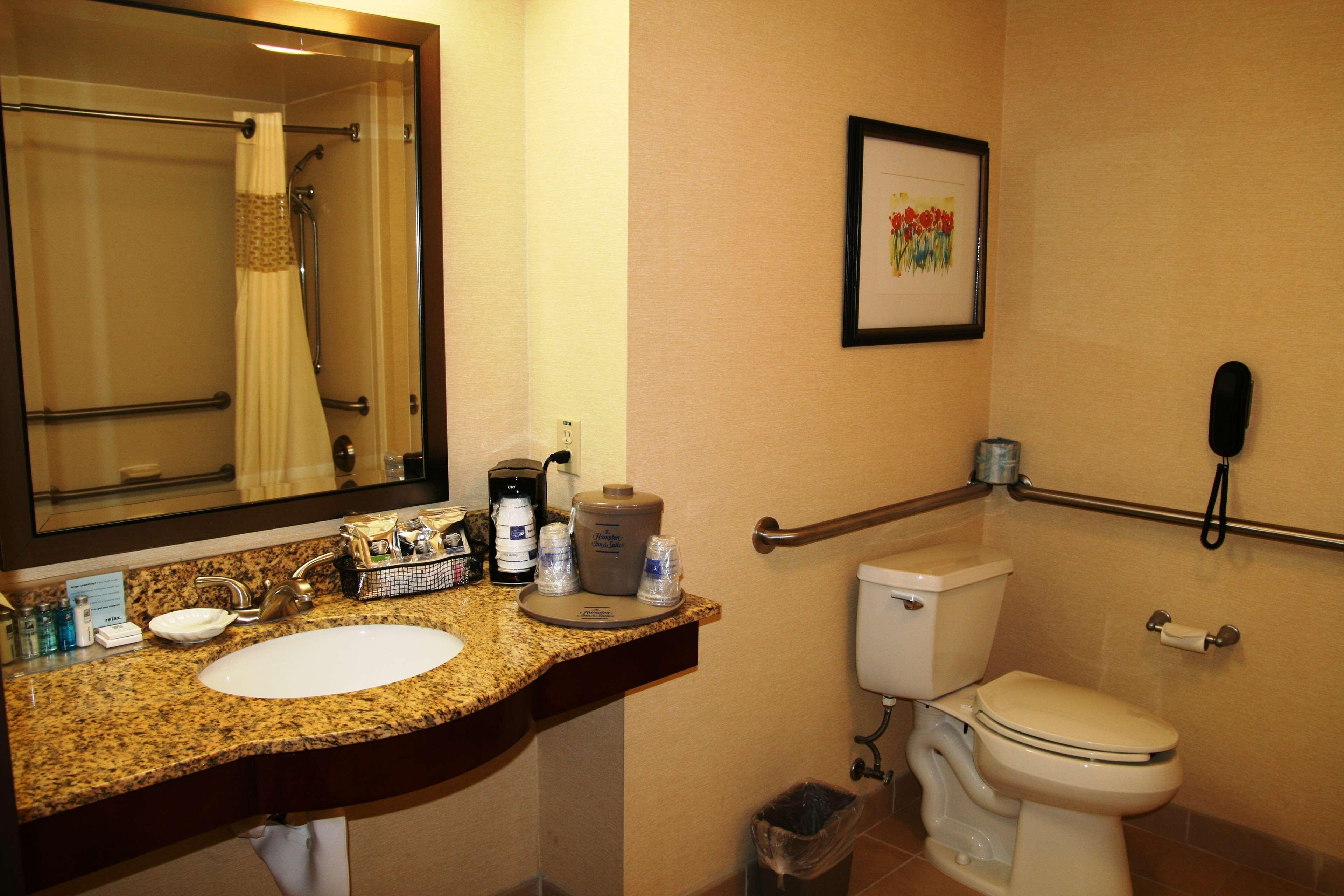 Hampton Inn & Suites Ланкастер Экстерьер фото