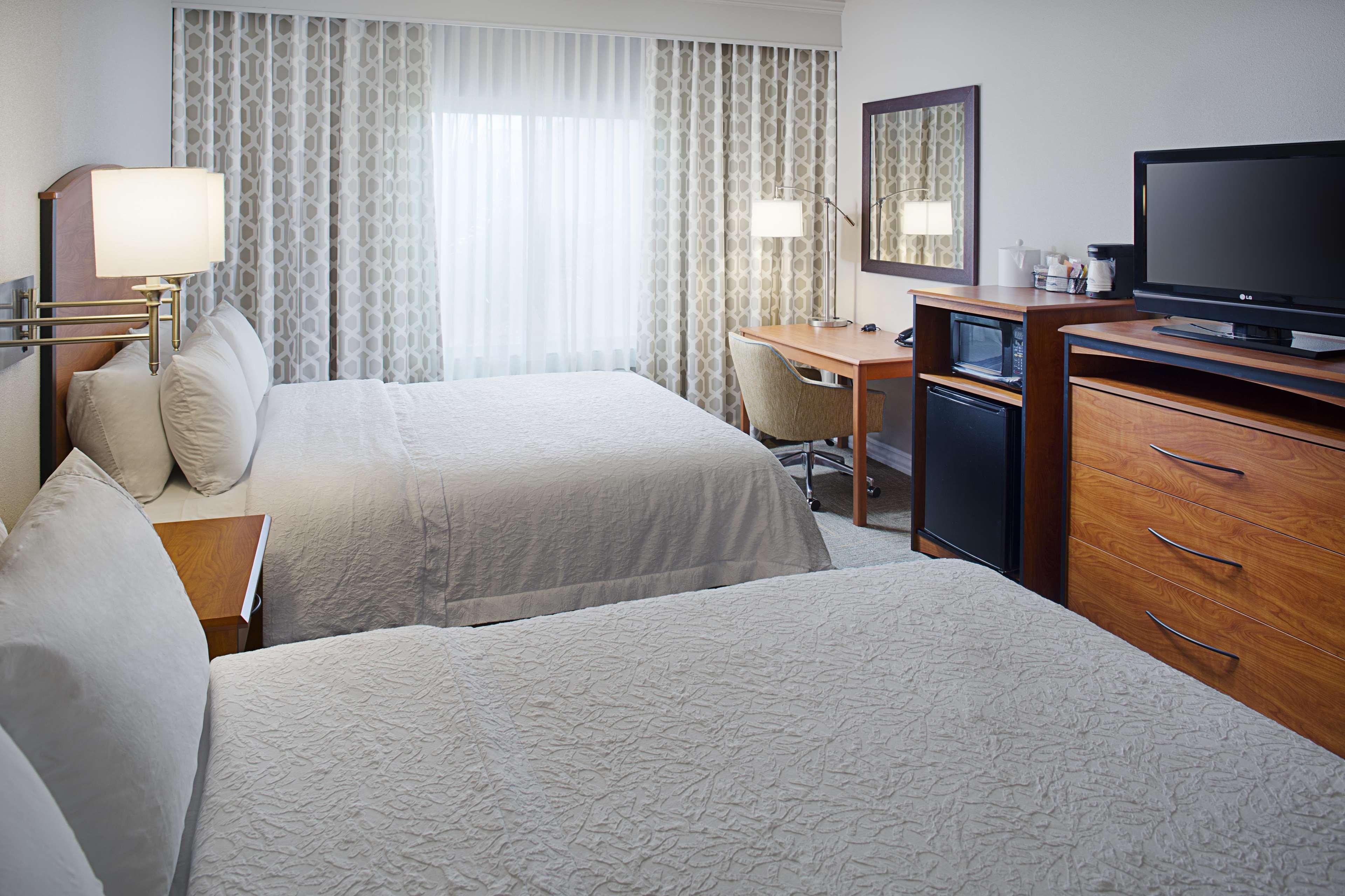 Hampton Inn & Suites Ланкастер Экстерьер фото