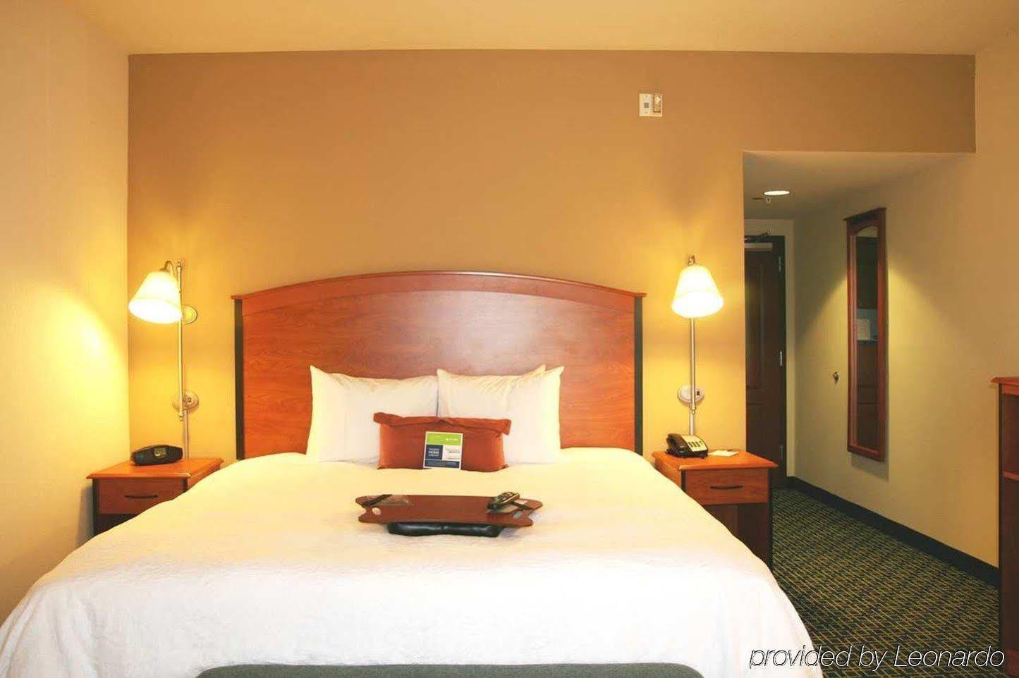 Hampton Inn & Suites Ланкастер Экстерьер фото